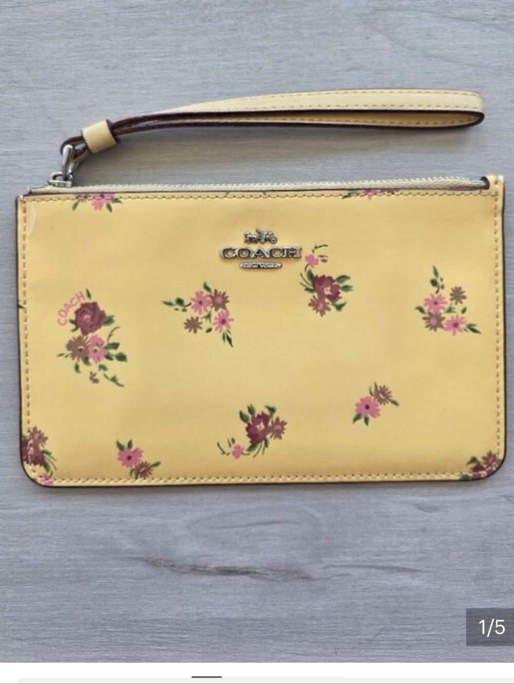 COACH Butter up Flora Patent Leatherl Wristlet Nwot